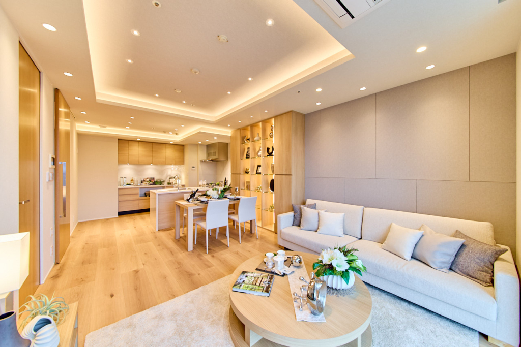 【パークコート浜離宮ザタワー】東京湾と庭園を望む住まい－江戸の風格と都市の息動きが調和する空間－