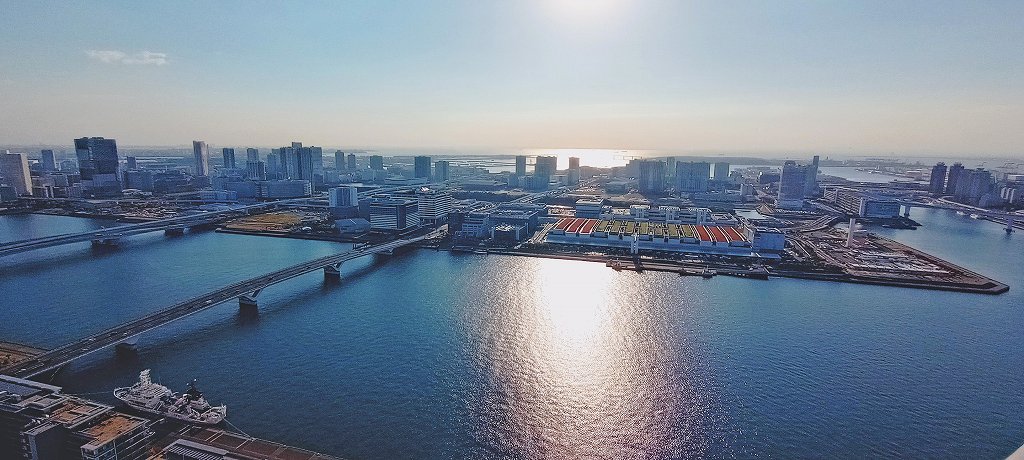 【晴海フラッグパークビレッジ Ｔ棟 50階】東京湾と陽光を纏う、最上階の静謐な住まい