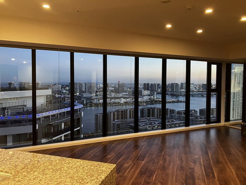 【ドゥ・トゥールWEST  35階】双塔の西翼が奏でる、優雅な日常－躍動する街に佇み、穏やかな寛ぎを愉しむ暮らし－